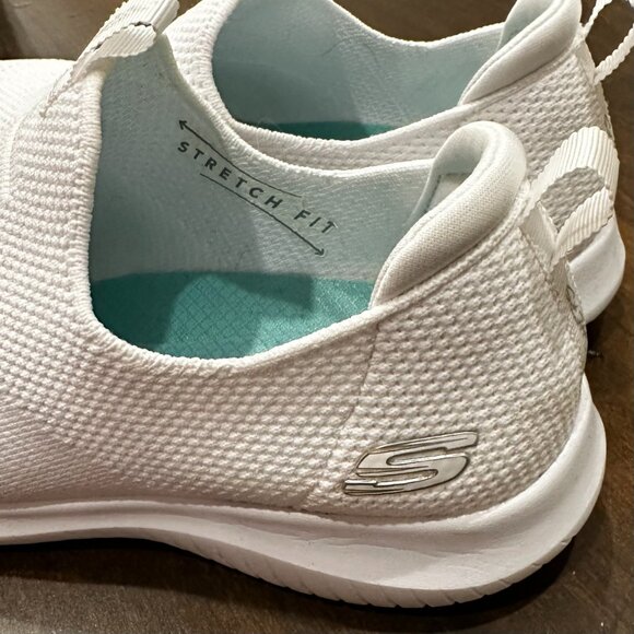 Skechers Women's Ultra Flex-First Take Sneaker - White - 6 wide - Picture 6 of 8